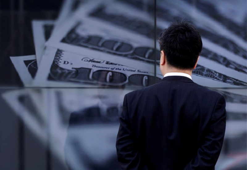 Dollar Down as Expectations of Earlier Fed Interest Rate Hikes Grow By Investing.com
