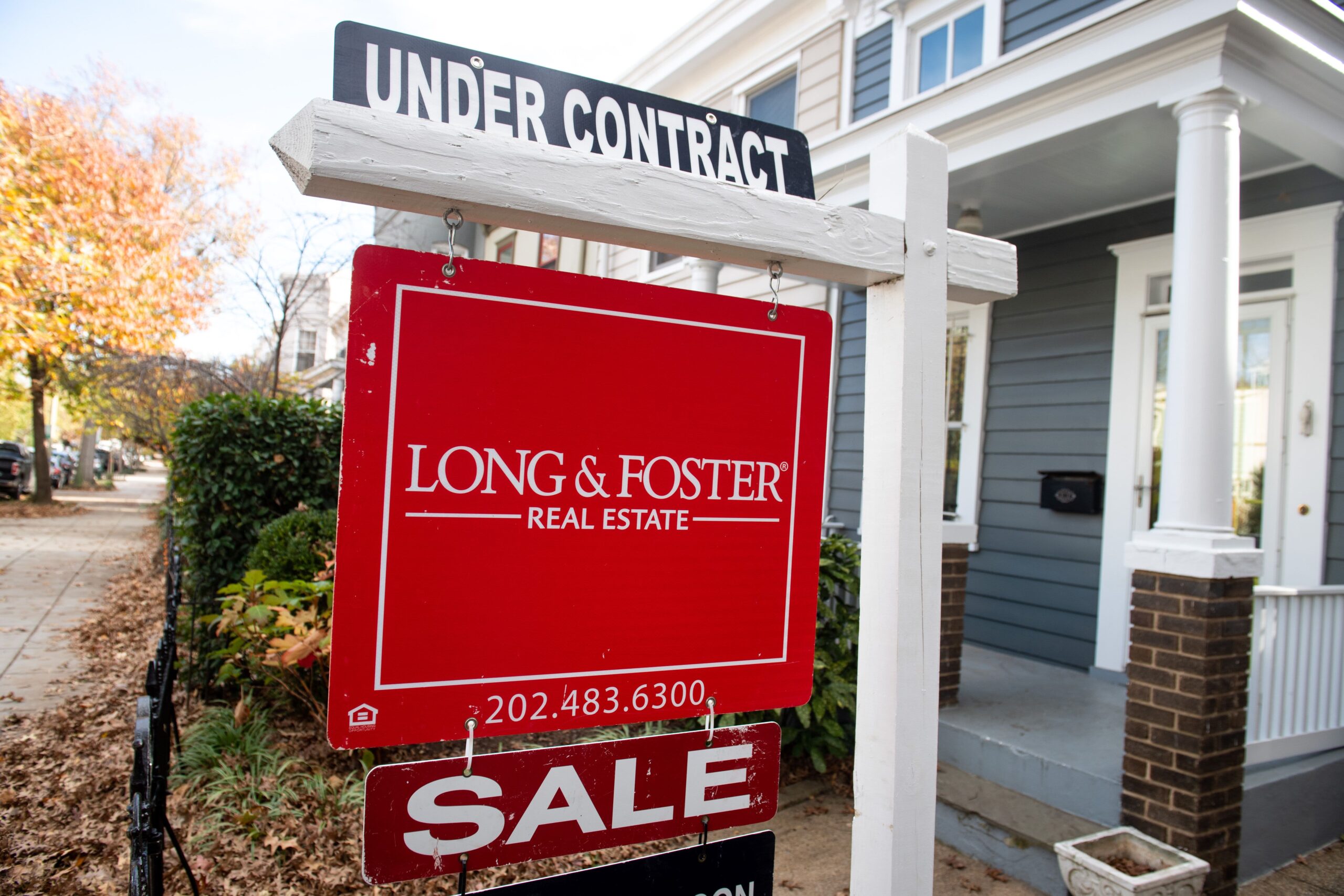 Pending home sales drop in June
