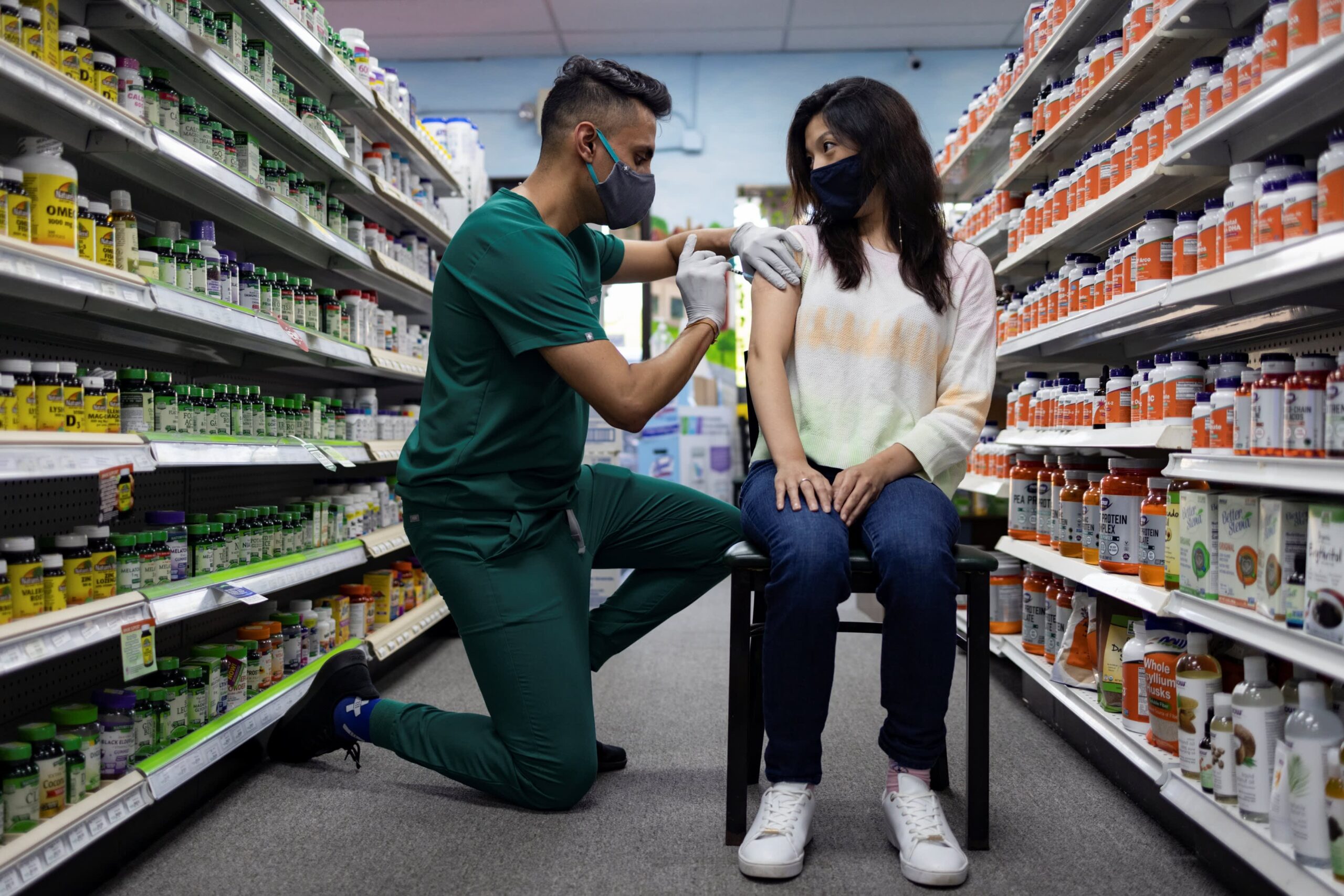 White House says more than 400,000 Americans received doses at pharmacies over the weekend
