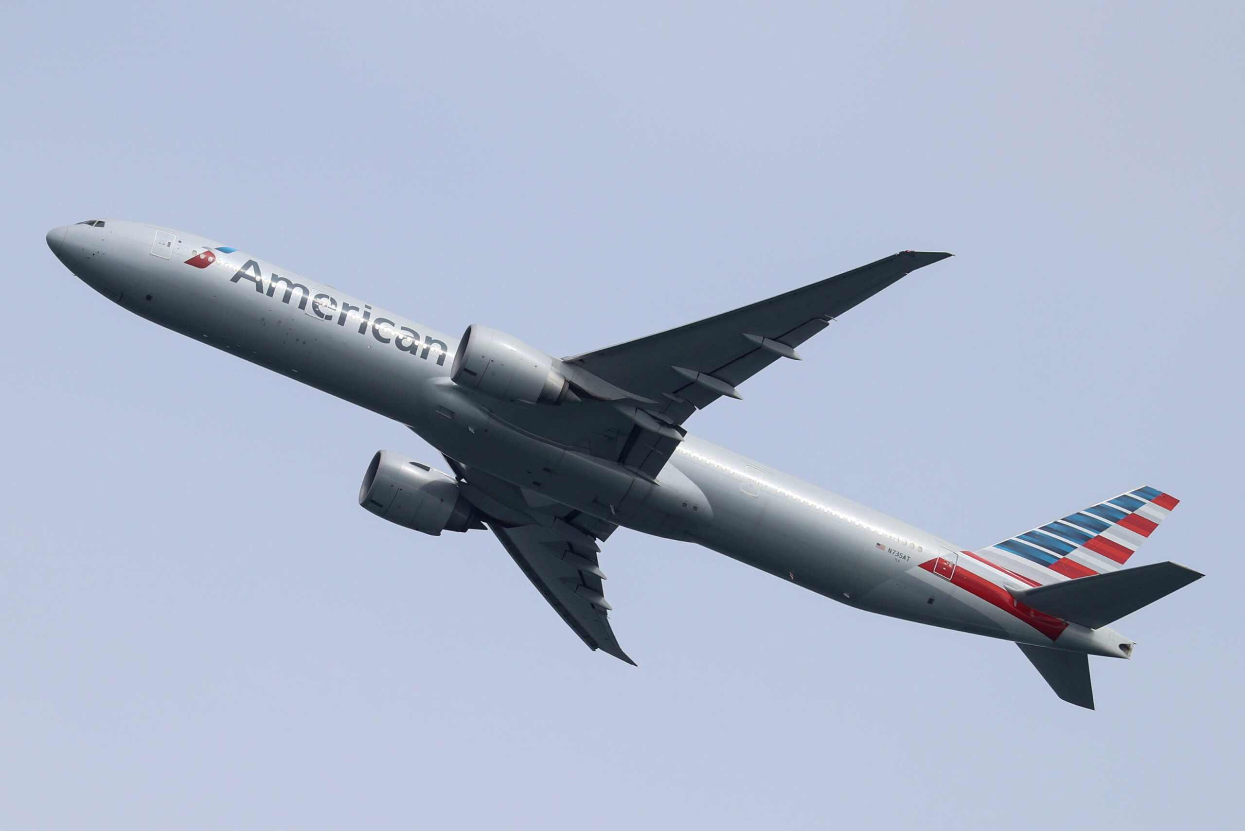 American Airlines cancels more than 1,400 weekend flights, citing weather and staffing issues