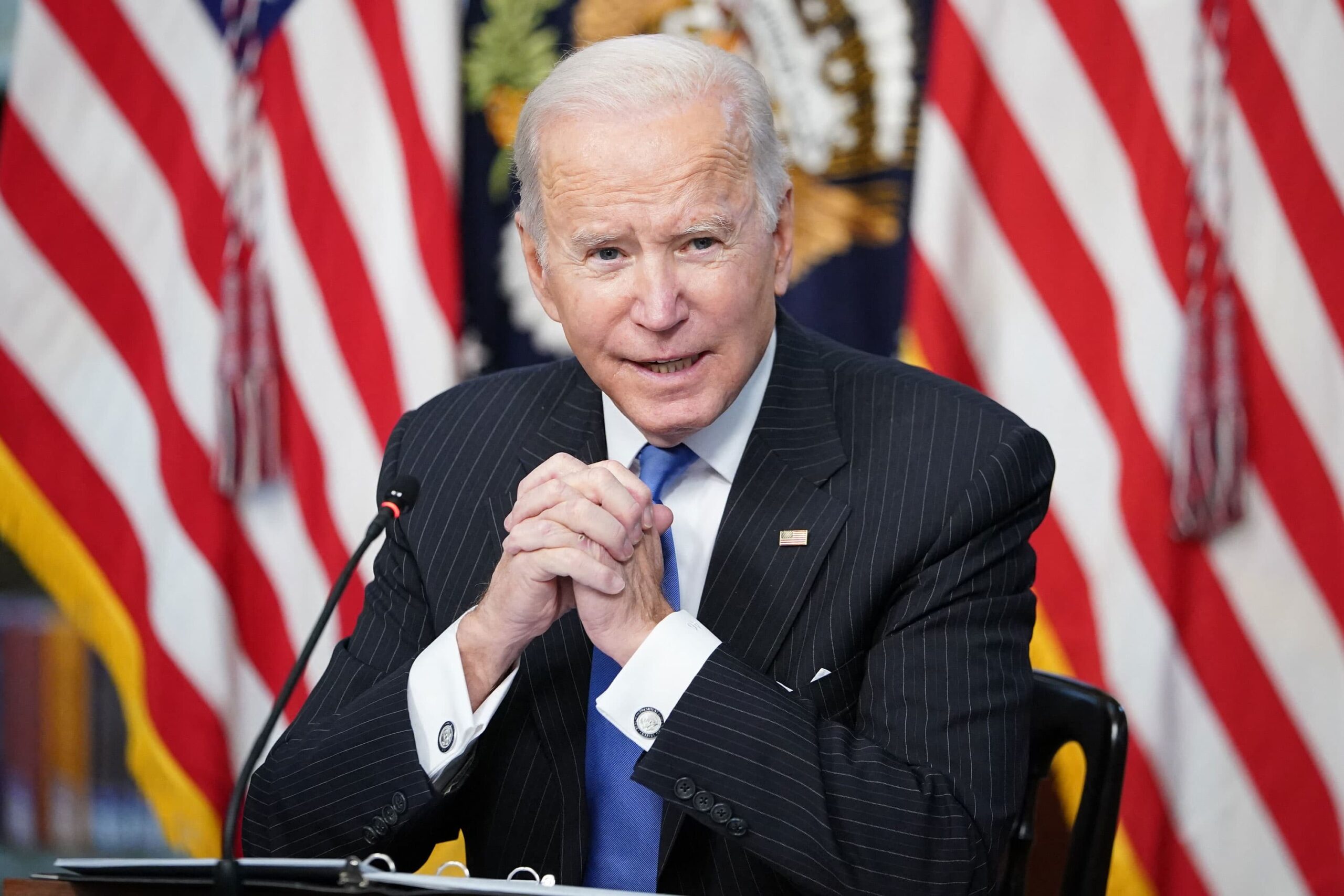 Biden hosts CEOs to discuss holiday shopping supply chain issues, inflation