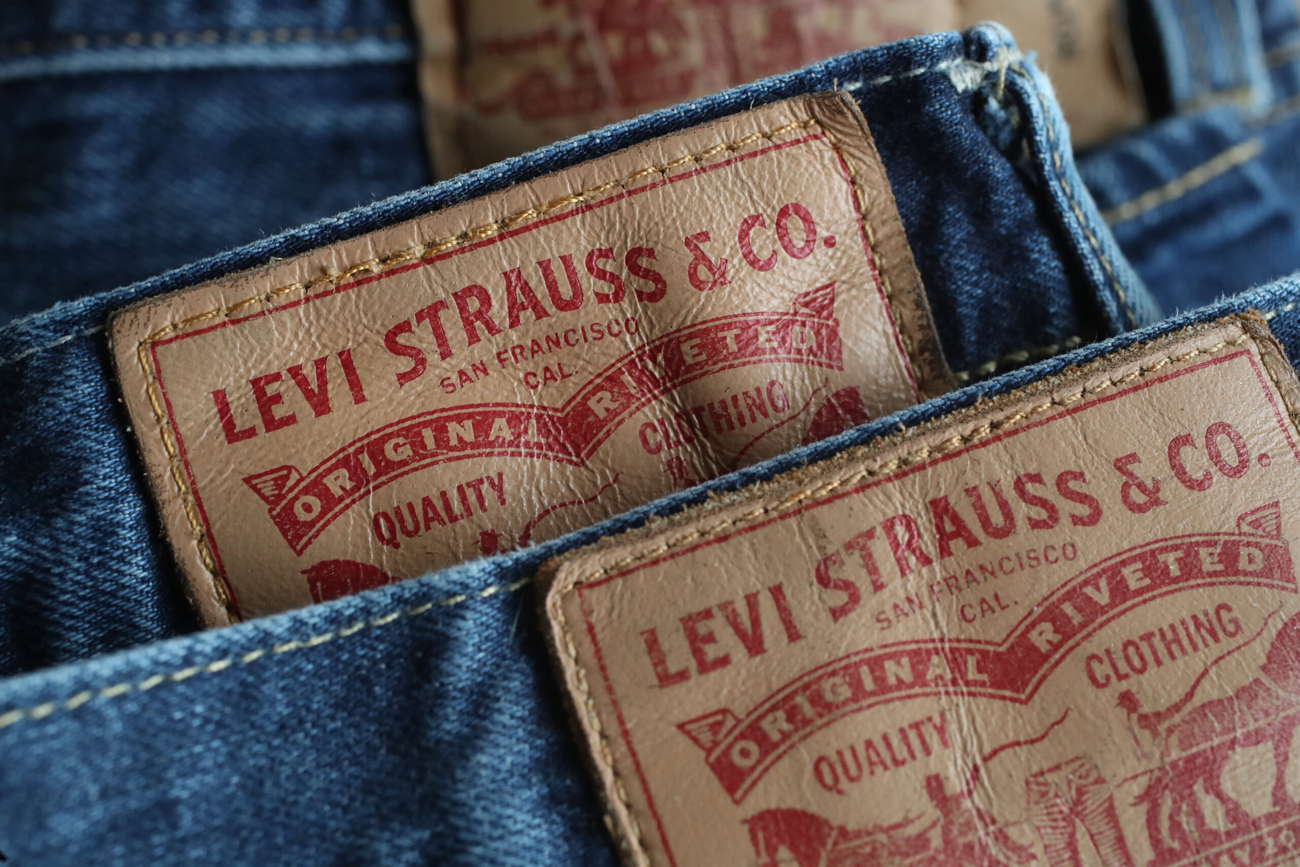 Levi Strauss suspends sales in Russia