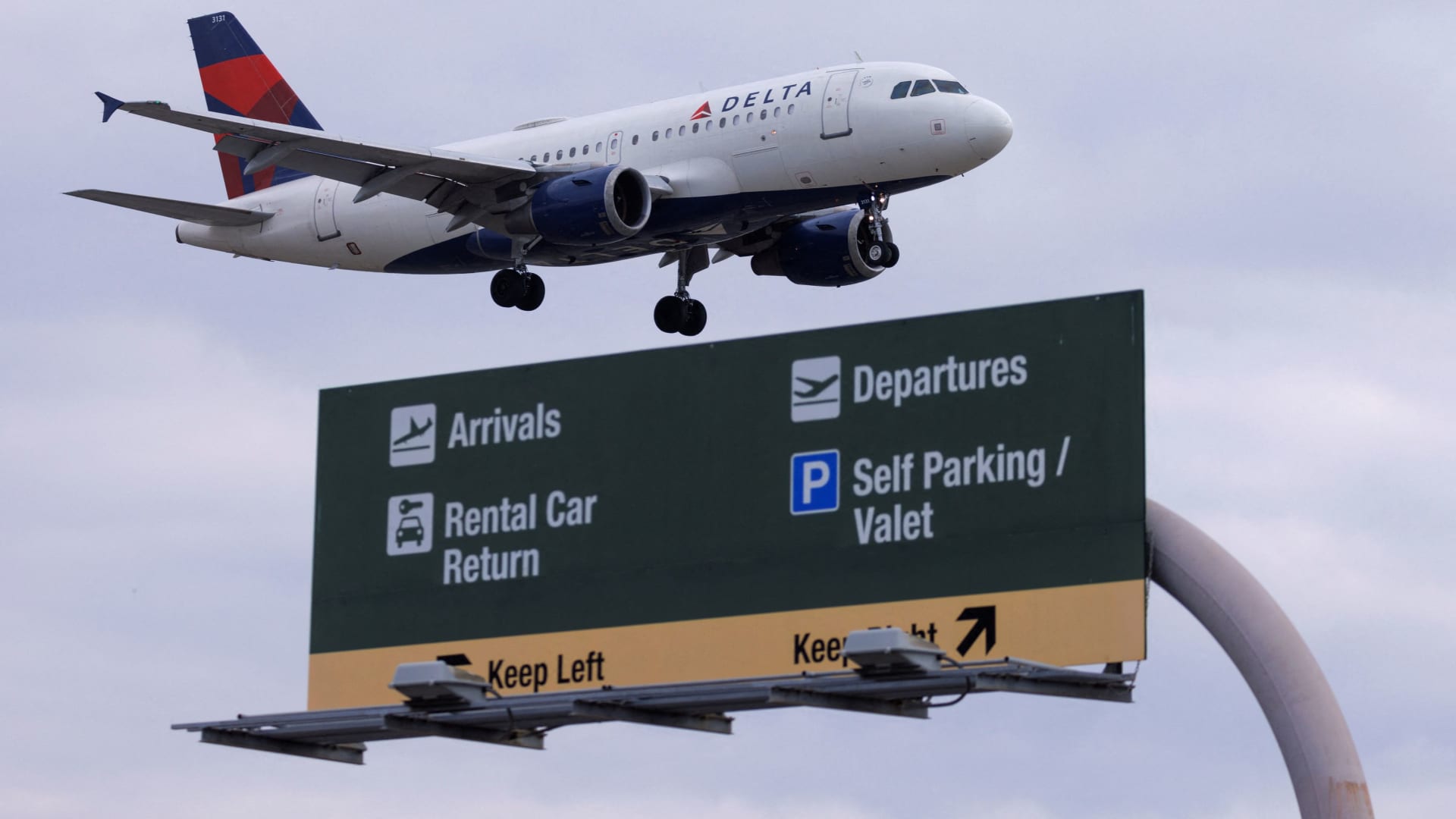 Flight cancellations ease after rocky start to Memorial Day weekend