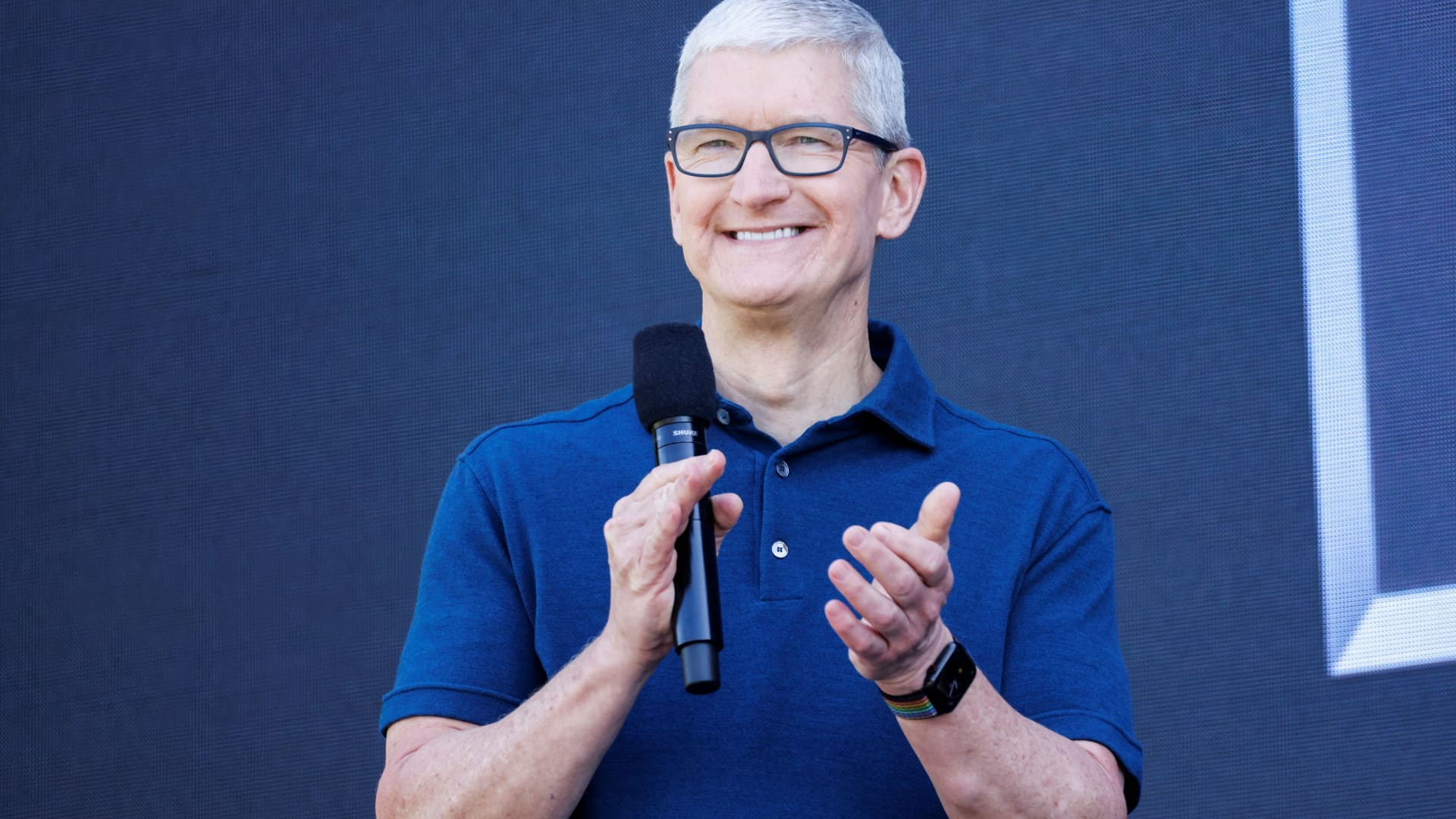 Top Wall Street analysts say to buy Apple & Bank of America