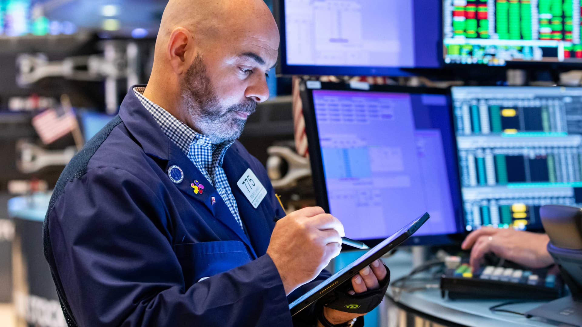 Stock futures fall following a major comeback week for stocks
