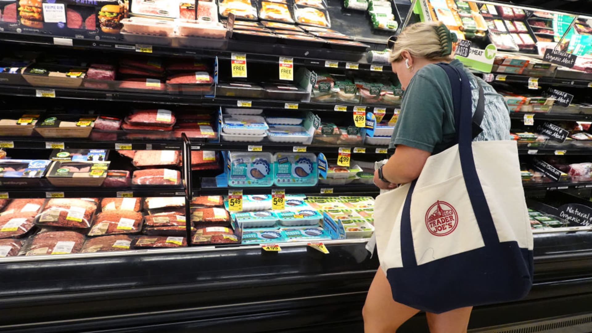 Key Fed inflation gauge rose 2.8% annually as expected